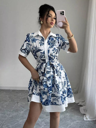 Robe courte imprimée boutonnée